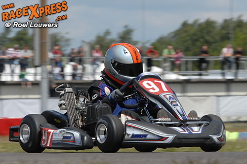 Dutch Rotax Max Challenge in Eindhoven: De spetters vliegen ervan af